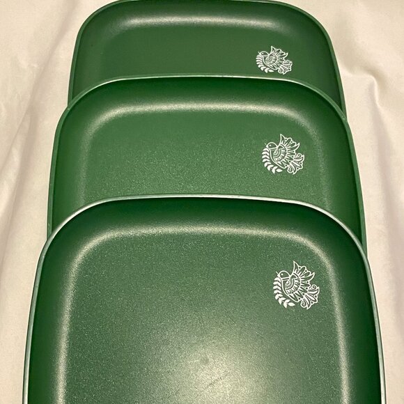 Vintage Tupperware 8" Square Holiday Green Stacking Plates Christmas - Set Of 3 - Picture 1 of 3